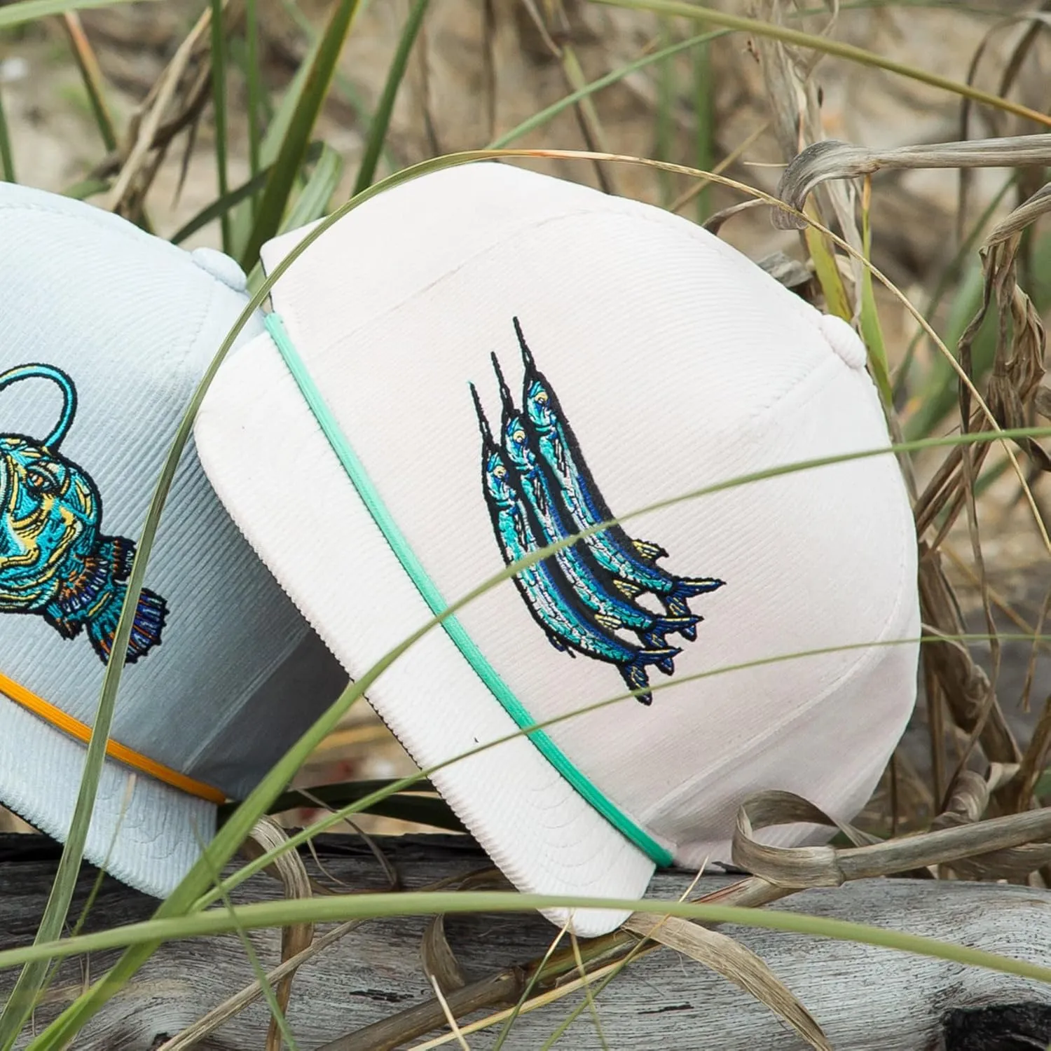 Bajío Flat Brim Fishing Hat – Marine Art Snapback Trucker Cap with Embroidered Ocean Design, Breathable and Coastal-Ready