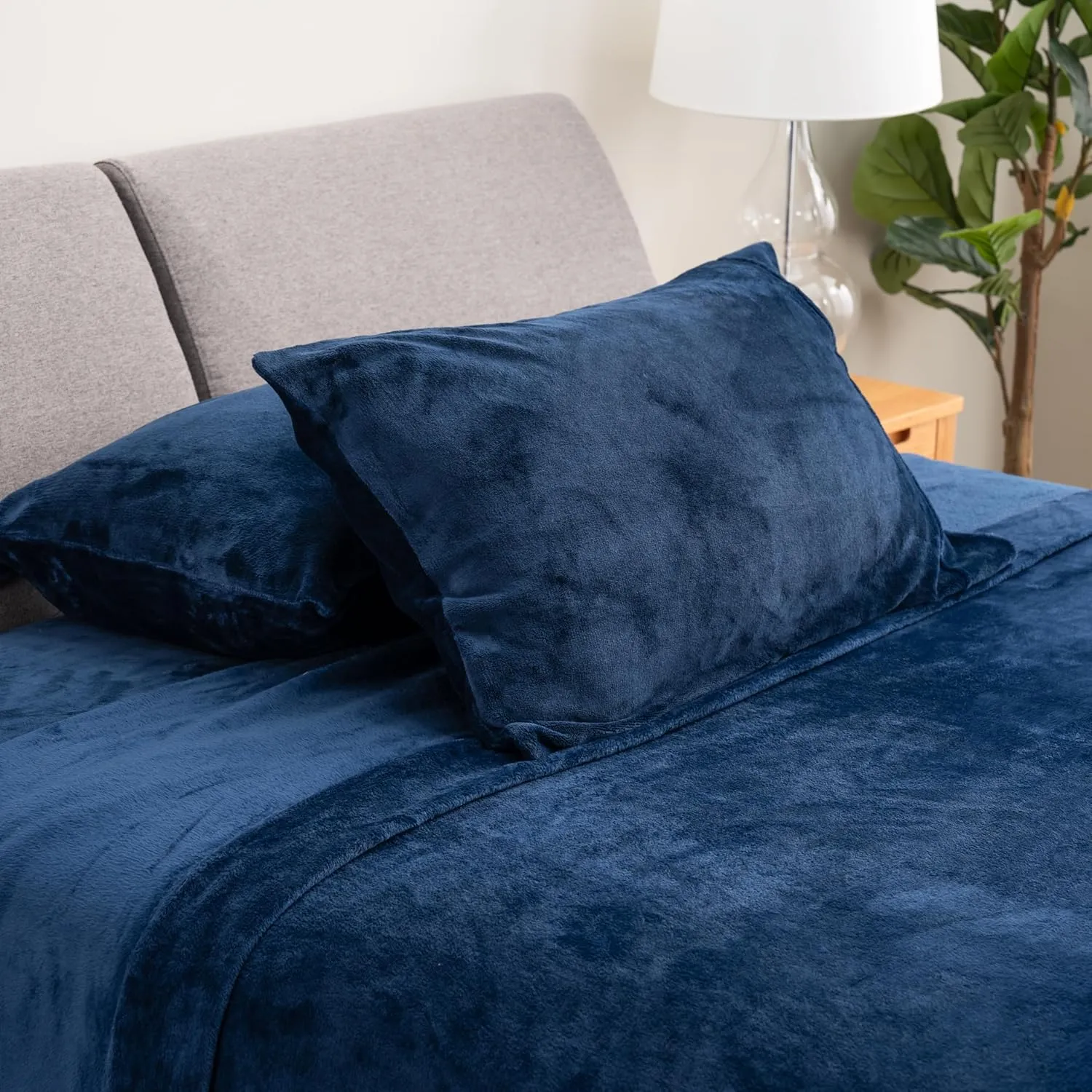 Berkshire Blanket Classic VelvetLoft® Warm Sheet Set, Full Size Sheet Set, 4 Piece Velvety Soft Heavyweight Flannel Bedding with Deep Pockcets (Full)