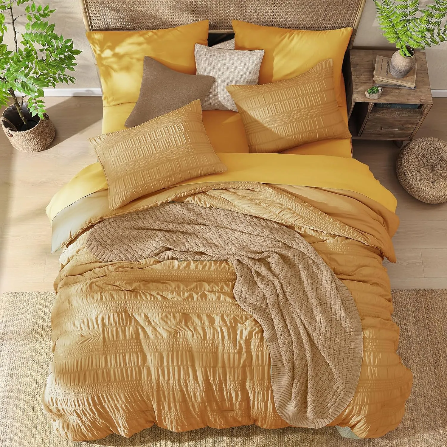 CASAAGUSTO Queen Comforter Set, 7 Pieces Mustard Yellow Seersucker Bed in a Bag Queen Size Soft All Seasons, Bedding Sets with Comforter, Flat Sheet, Fitted Sheet, 2 Pillow Shams, 2 Pillowcases