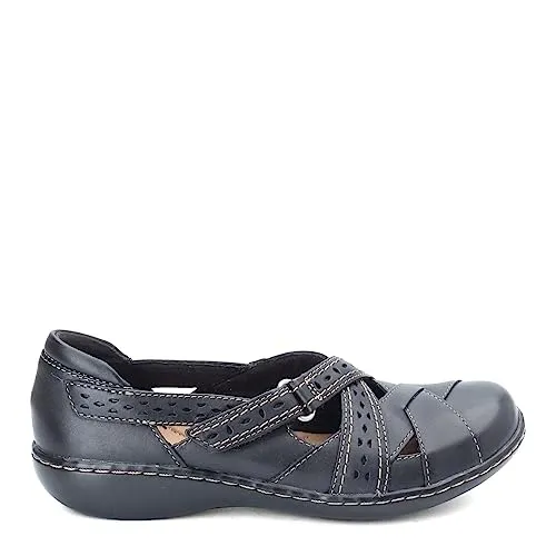 Clarks womens Ashland Spin Q Slip On Loafer, Black, 8 Wide US