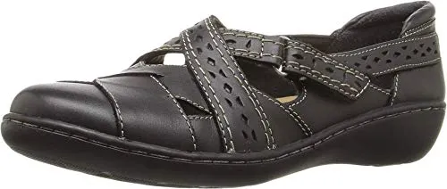 Clarks womens Ashland Spin Q Slip On Loafer, Black, 8 Wide US