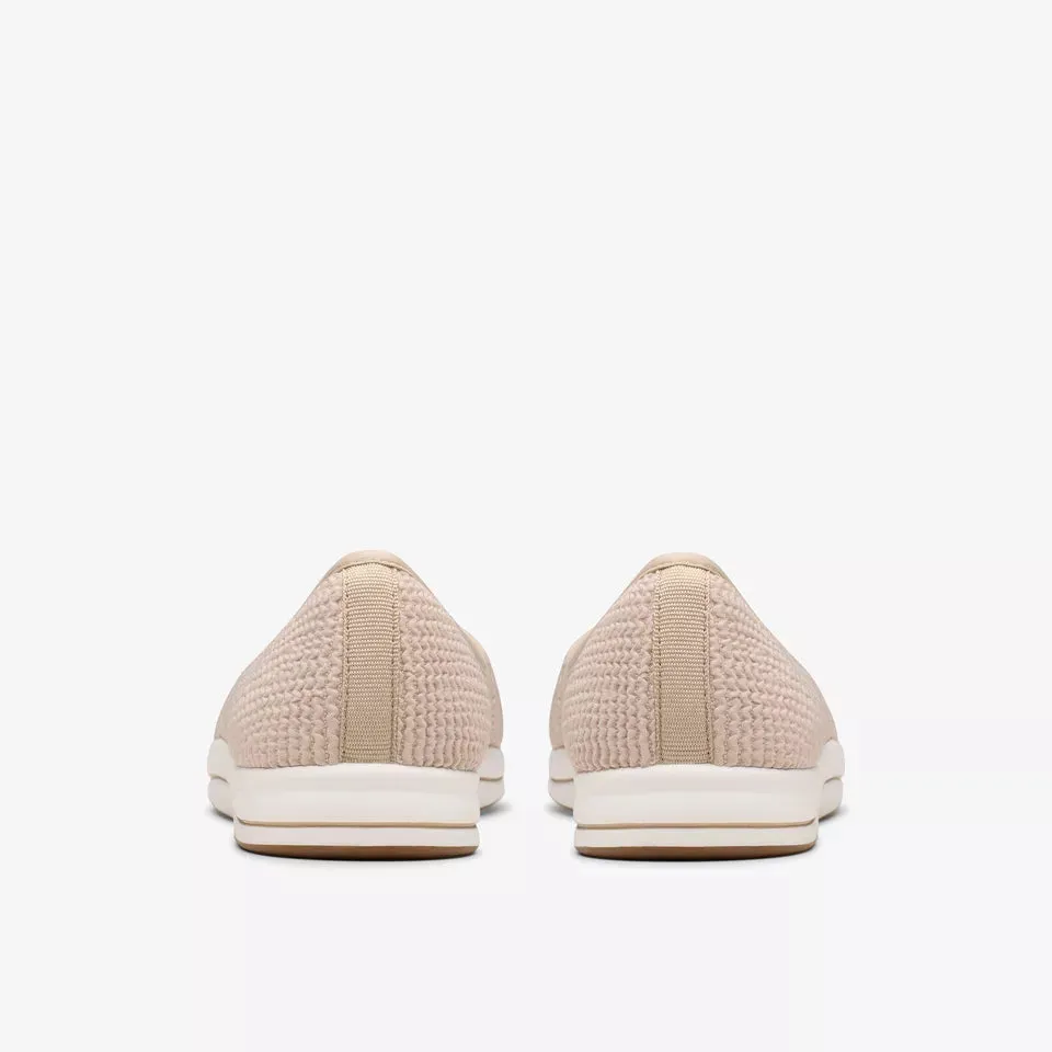 Clarks Women's Breeze Stretch Sand 26182068