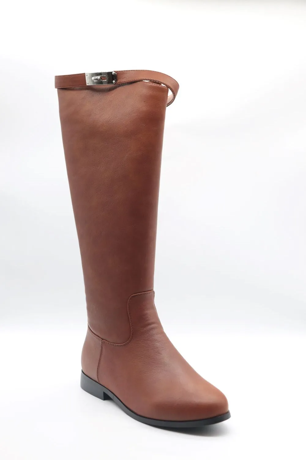 Flat high boot