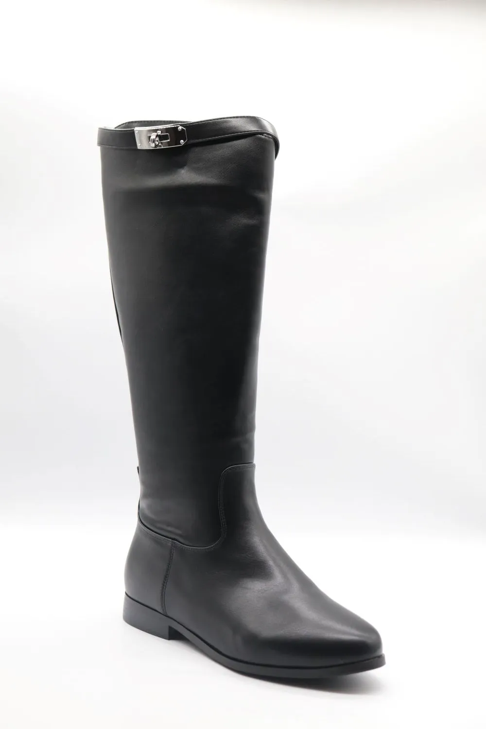 Flat high boot