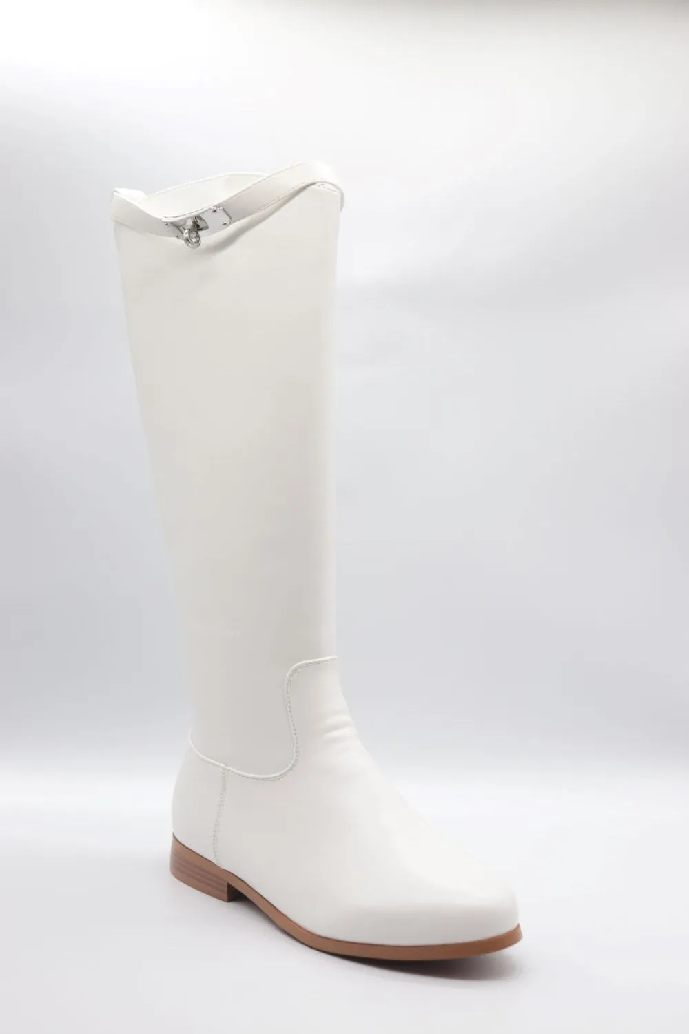 Flat high boot