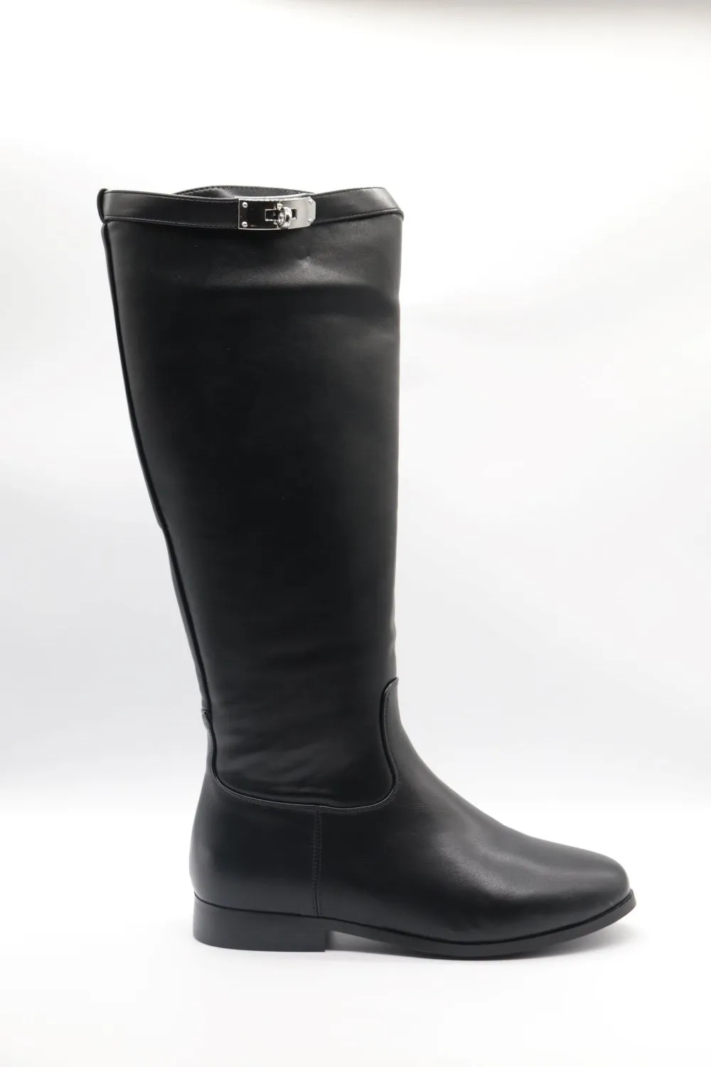 Flat high boot