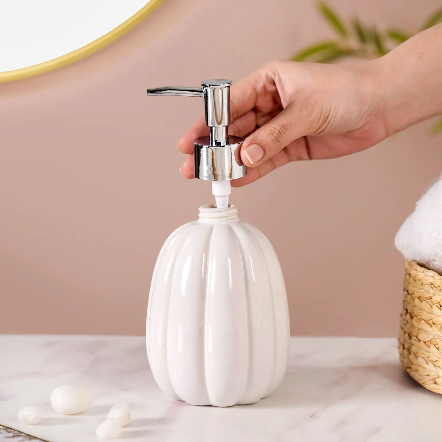 Glossy Lined Soap Dispenser White 400ml