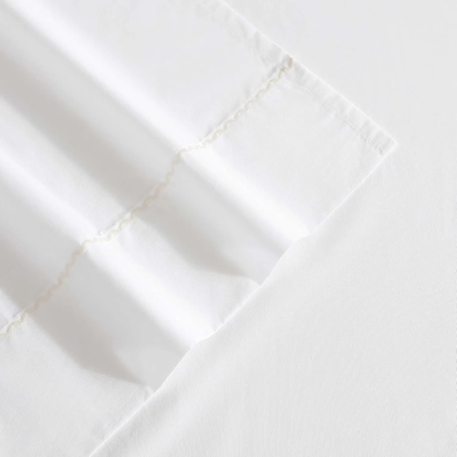 Laura Ashley - Sheet Set, Breathable Cotton Percale Bedding with Matching Pillowcases, Soft Home Decor (Scallop White, Full)