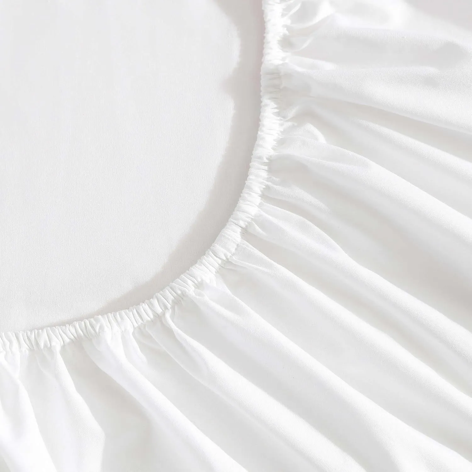 Laura Ashley - Sheet Set, Breathable Cotton Percale Bedding with Matching Pillowcases, Soft Home Decor (Scallop White, Full)