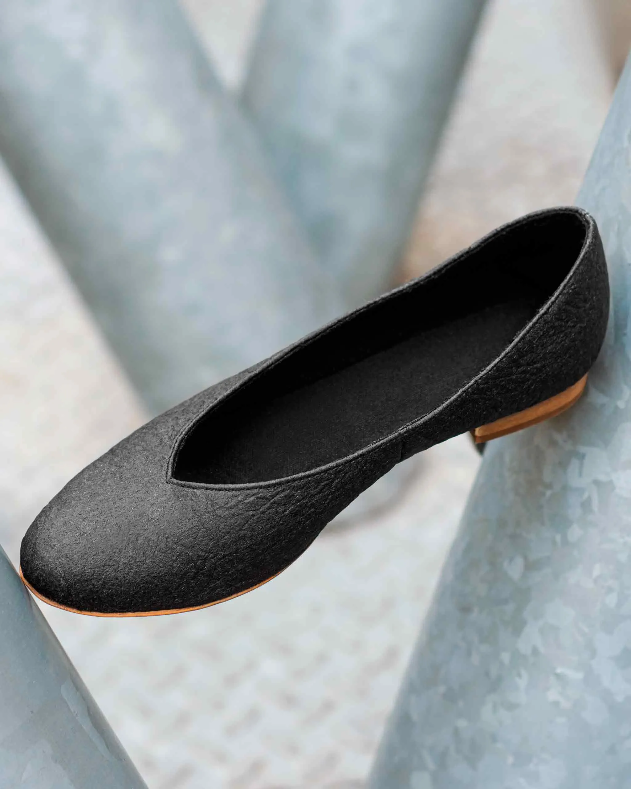 Pumps Black Pina ballerinas made of Pinatex - outlet
