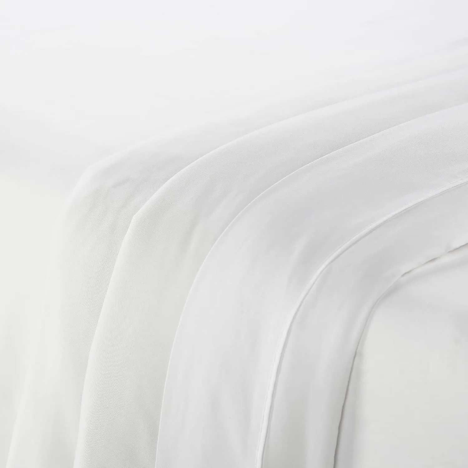 Serta Simply Clean Super Soft Hypoallergenic Stain Resistant Deep Pocket 4 Pieces Solid Bed Sheet Set, King, White