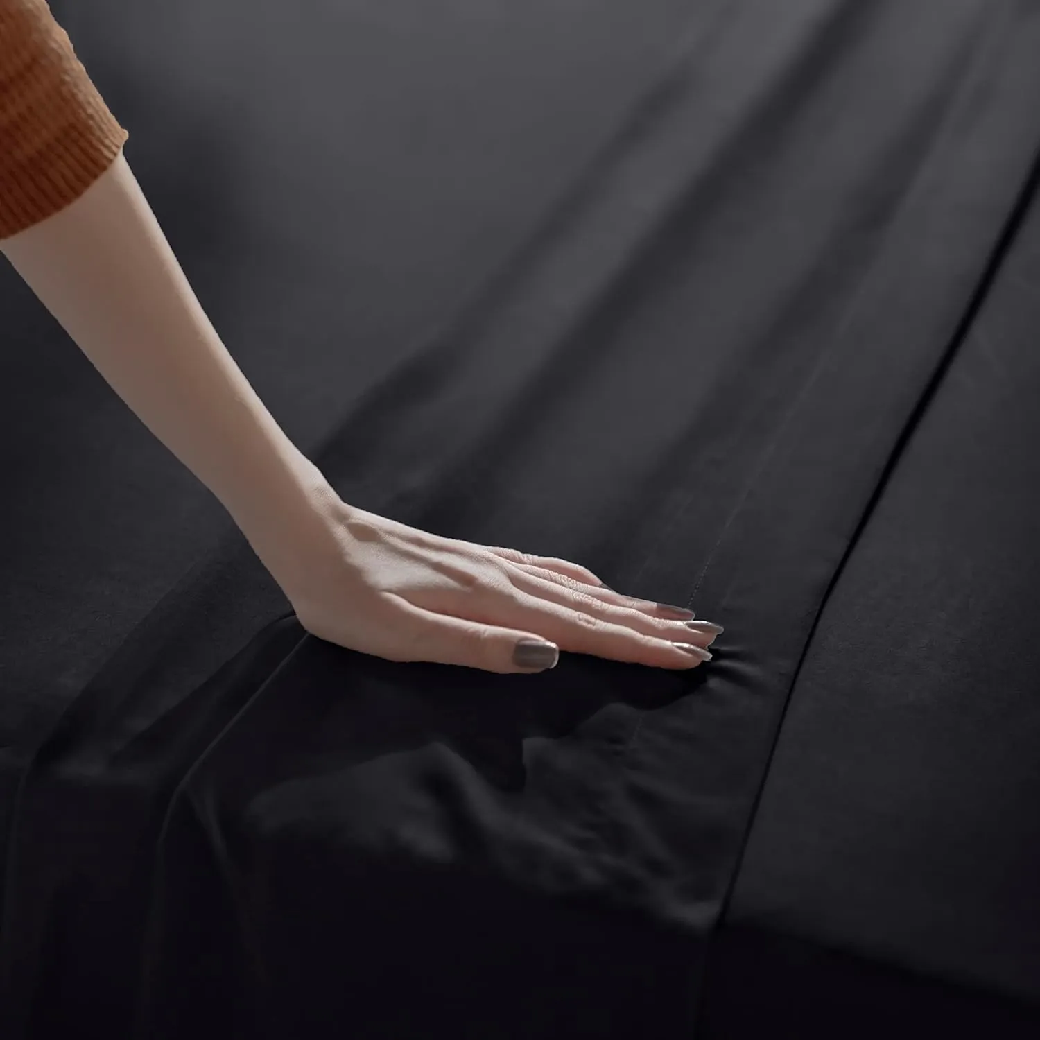 Utopia Bedding Queen Sheet Set, Soft Microfiber 4 Piece Hotel Luxury Bed Sheets for Women, Men, Kids & Teens with Side Storage Deep Pocket Fitted Sheet - Pillow Cases - Flat Sheet (Black)