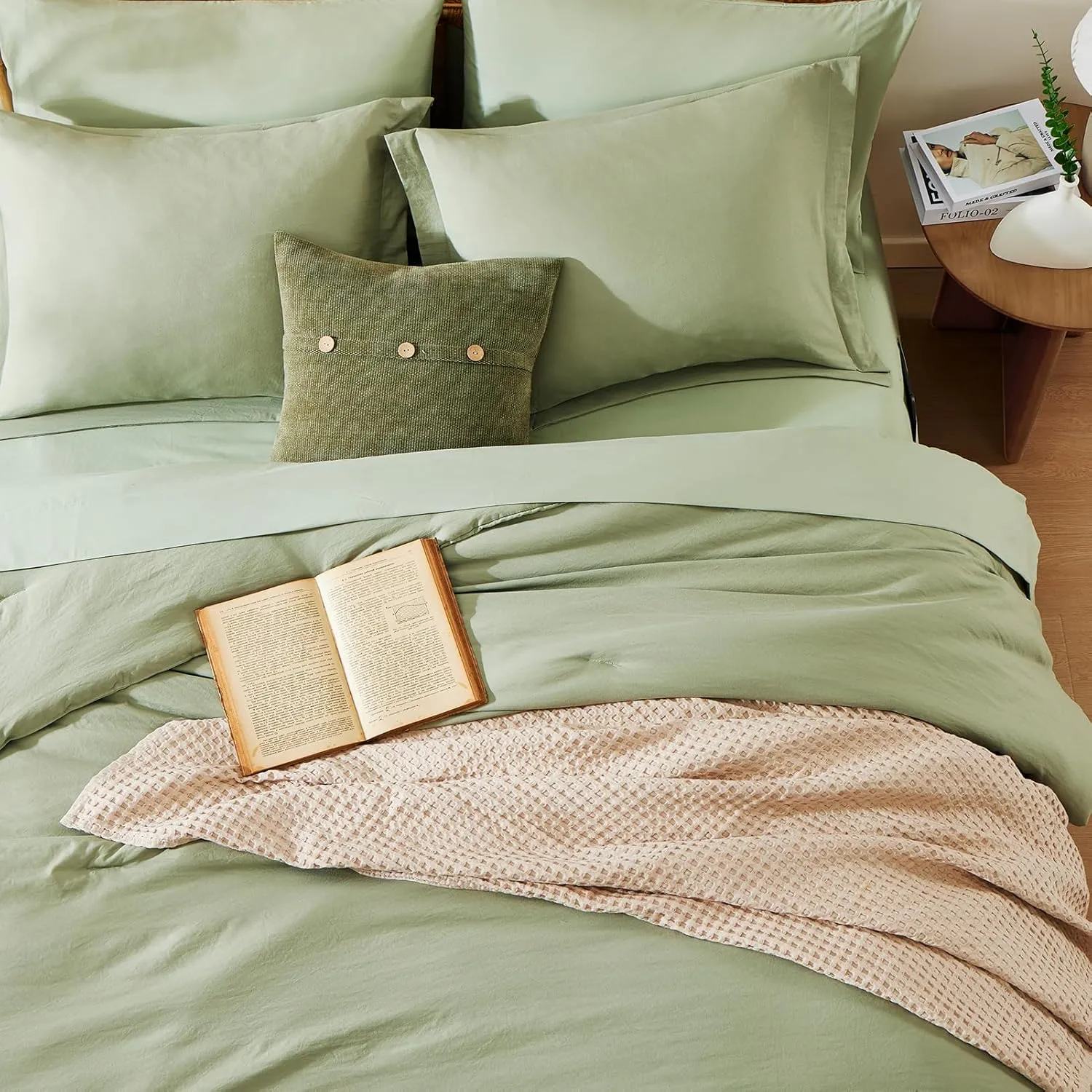 WRENSONGE Queen Comforter Set - 7 Pieces Sage Green Soft Bed in a Bag Queen with Fitted Sheet, Flat Sheet, 2 Pillow Shams, and 2 Pillowcases- Warm Bedding Sets Queen for All Season